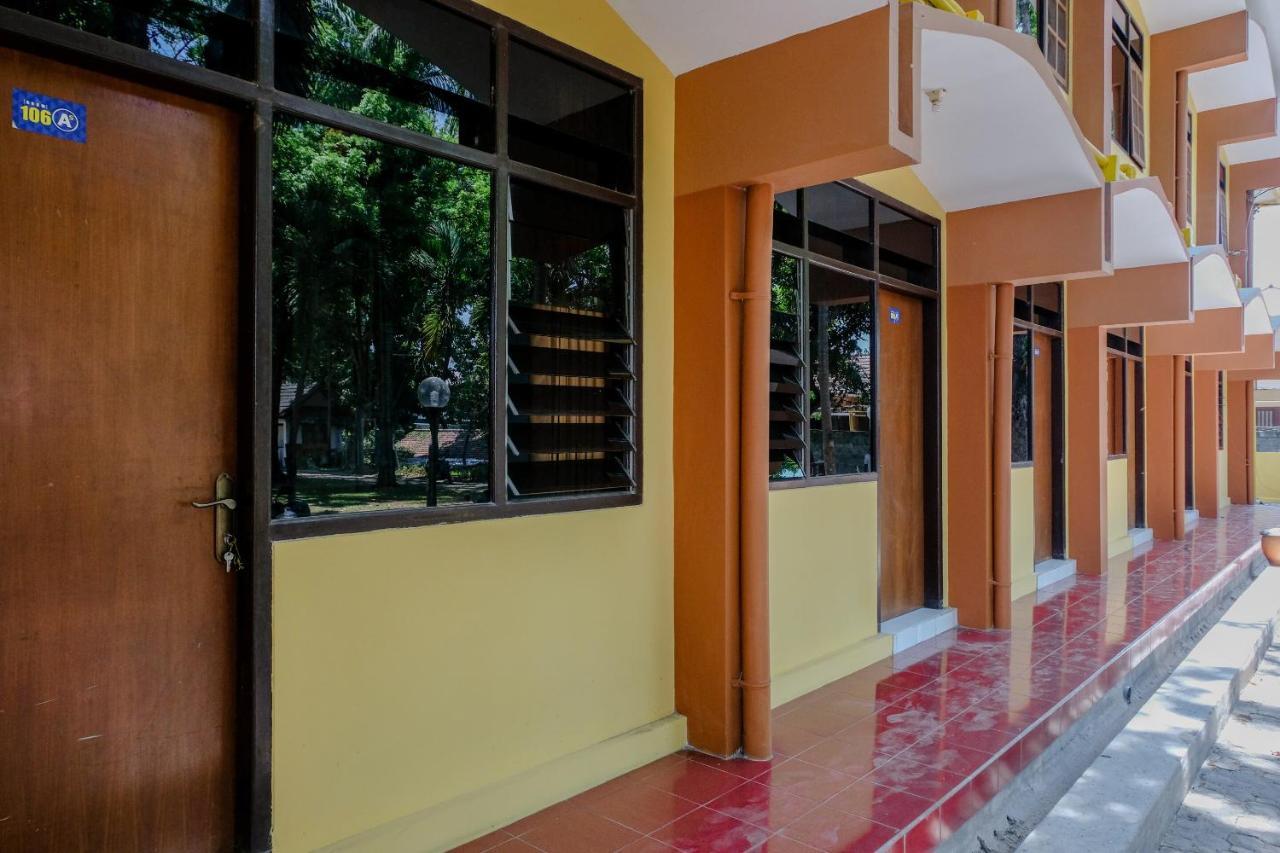 Oyo 1342 Uniga Malang Family Residence Ngoại thất bức ảnh